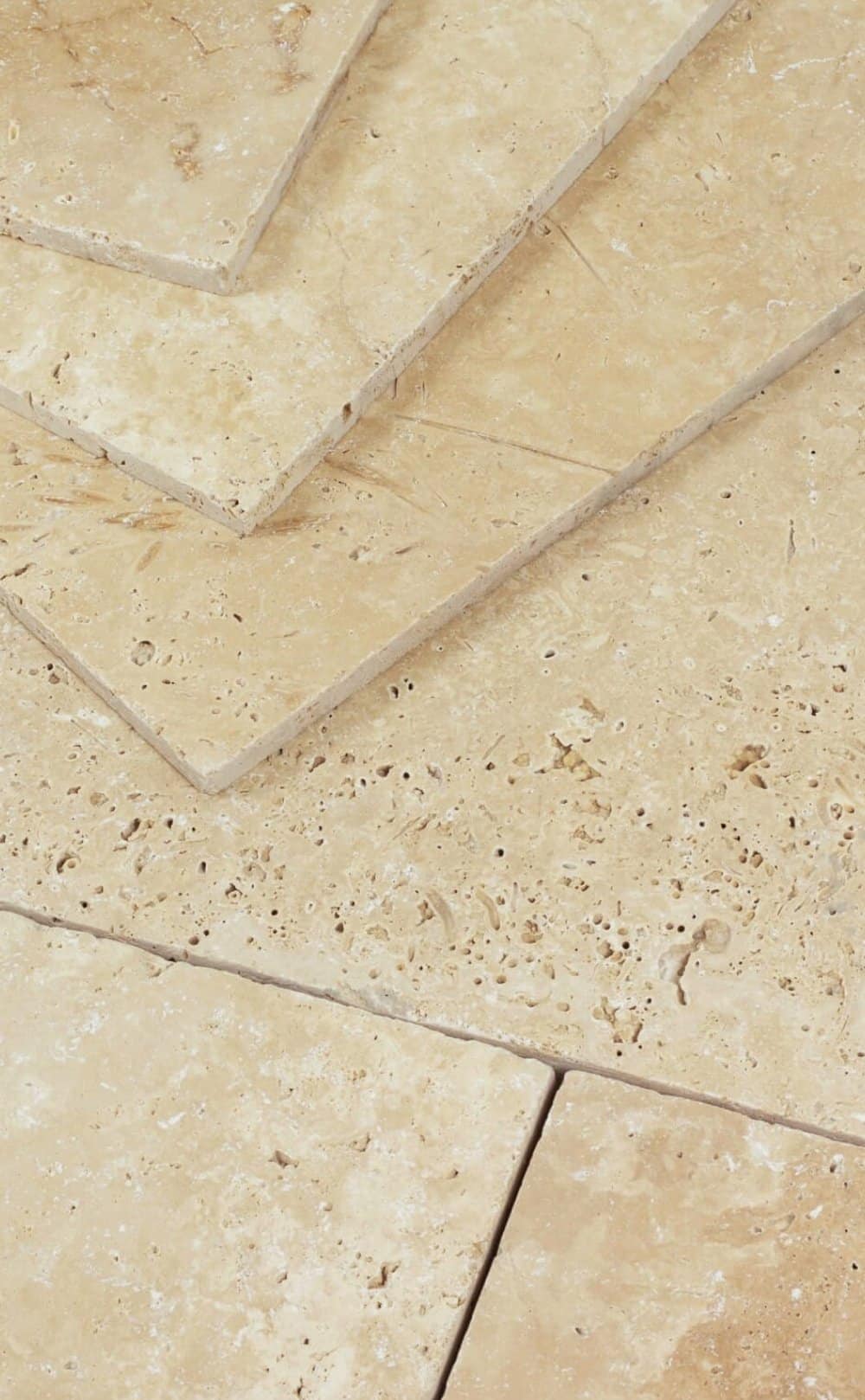 Płyty wewnętrzne Classic 61x61 cm, grubość 1,2 cm - trawertyn o ciepłym odcieniu
