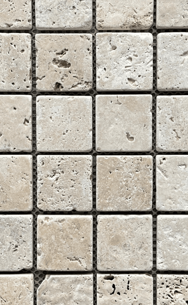 Zbliżenie na Mozaika trawertynowa Classic 30,5x30,5 cm, grubość 1 cm