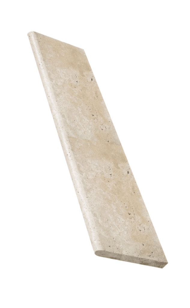 Stopień z trawertynu Classic Mix o wymiarach 135x33x2 cm z wykończeniem bullnose.