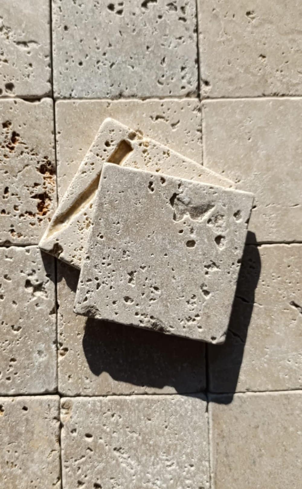 Płytki trawertynowe Classic Mix 10x10 cm – naturalna struktura kamienia