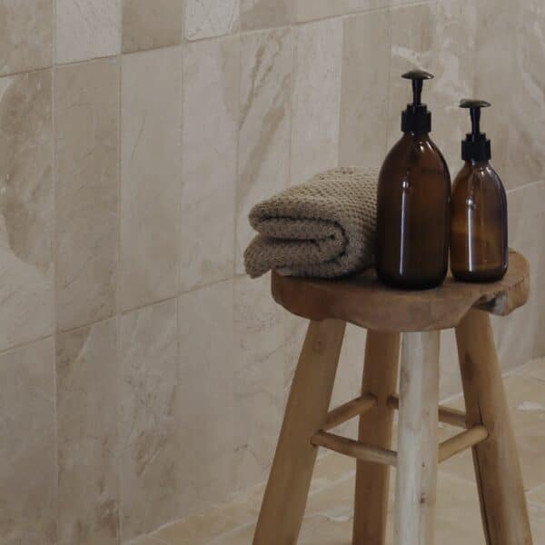 Marmur QUEEN BEIGE cegiełka 30,5x10x1,2 cm szlifowana