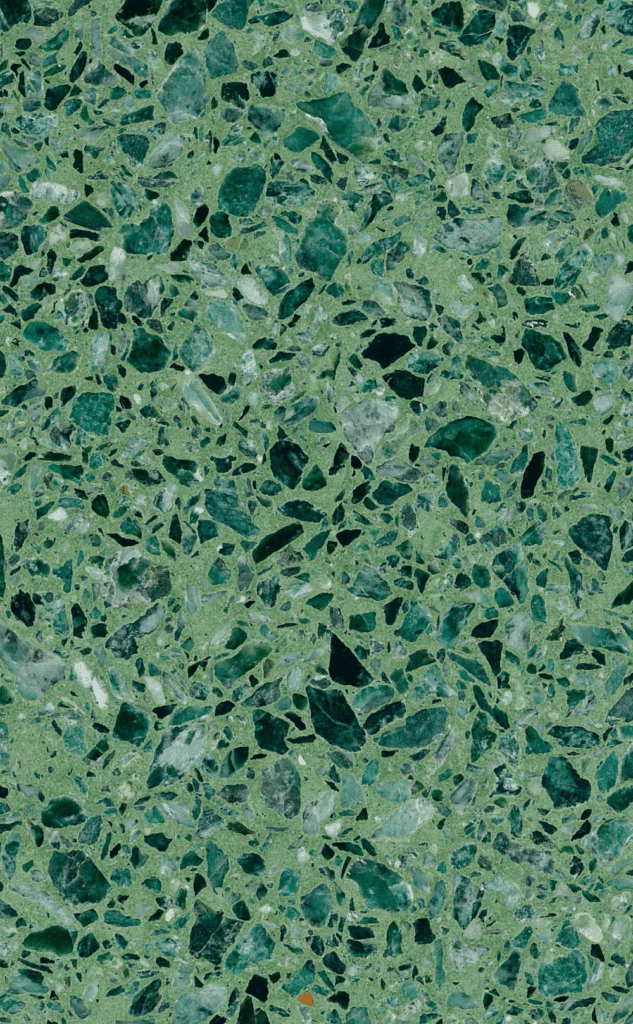 Zdjęcie płytek lastryko VERDE ALPI terrazzo w intensywnej zielonej tonacji z drobinkami w odcieniach szmaragdu, szarości i bieli, idealnych do przestrzeni mieszkalnych i komercyjnych.