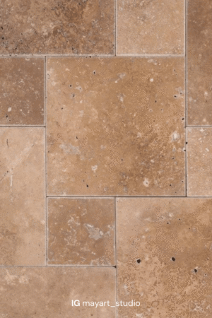 Ułożenie płytek SCABOS RED w stylu Rzymskim – żywa, barwna powierzchnia z naturalnego kamienia.