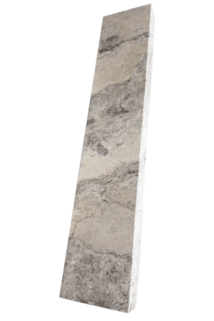 Szlifowana palisada z trawertynu SILVER LATTE w formacie 100x20x6 cm – produkt przedstawiony na białym tle.