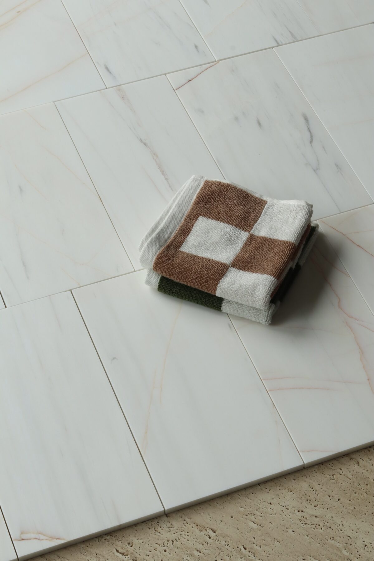 Marmur GLACIER ROSE cegiełka 30,5x15,25x1 cm szlifowana - obrazek 1