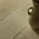 Trawertyn CLASSIC LIGHT płytki wypełniane 61×30,5×1,25 cm bębnowane