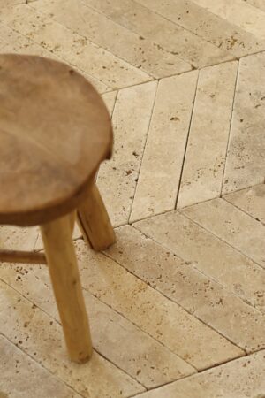 trawertyn jodelka francuska best granit 1 chevron scieta cegielka