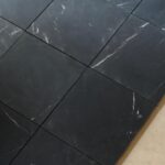 Marmur BLACK SILK płytki 20,3×20,3×1 cm szlifowane